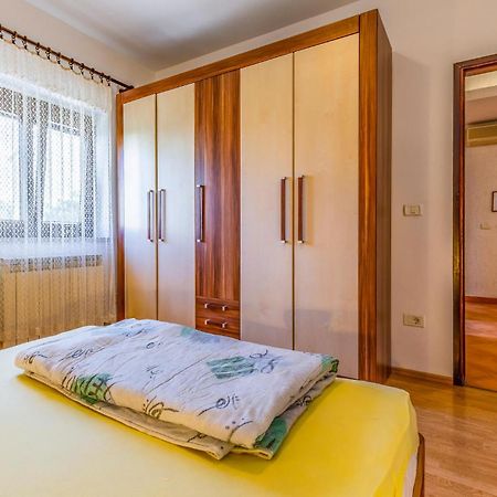 Gorgeous Apartment In Pula With Kitchen Buitenkant foto