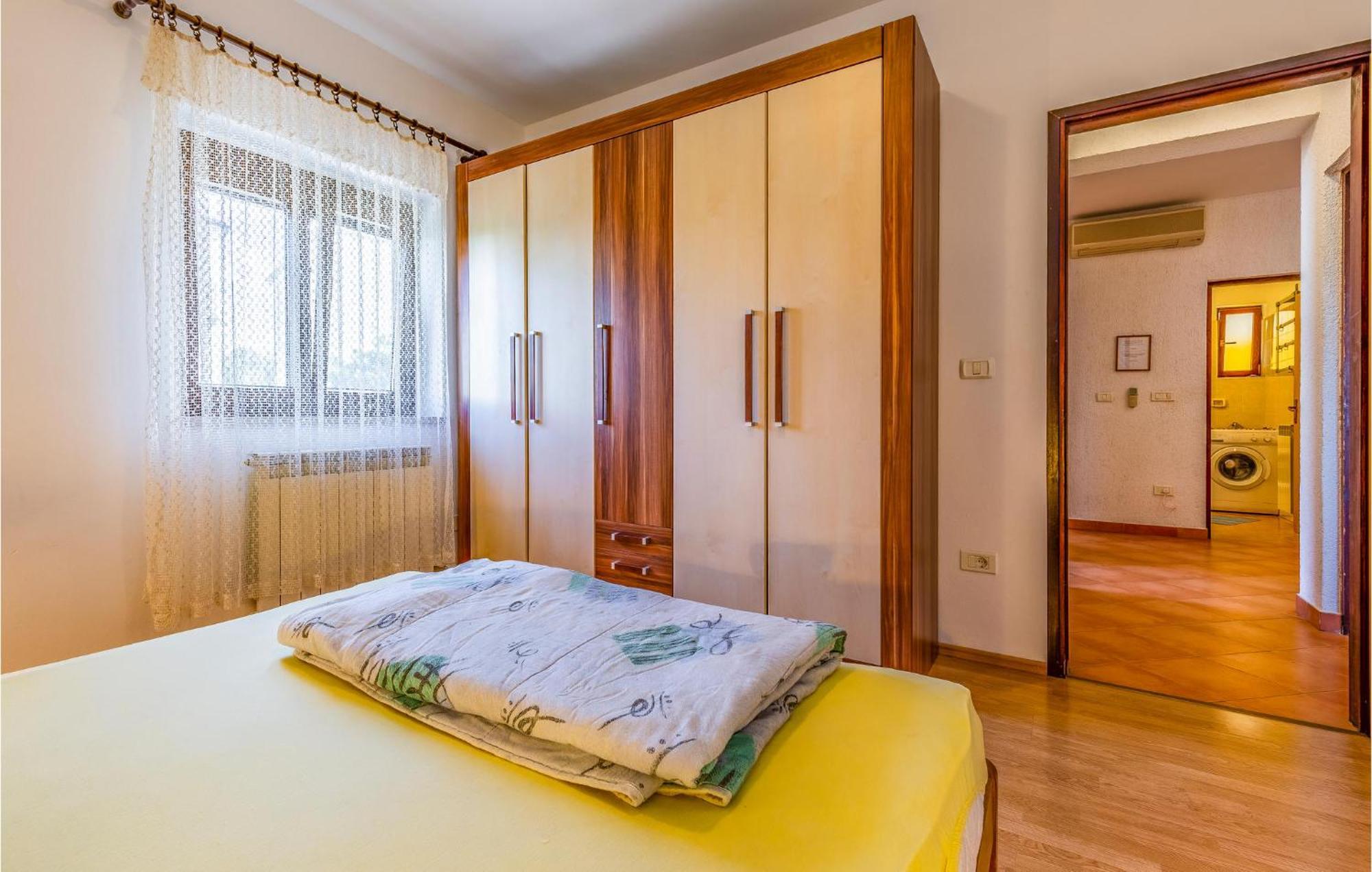 Gorgeous Apartment In Pula With Kitchen Buitenkant foto