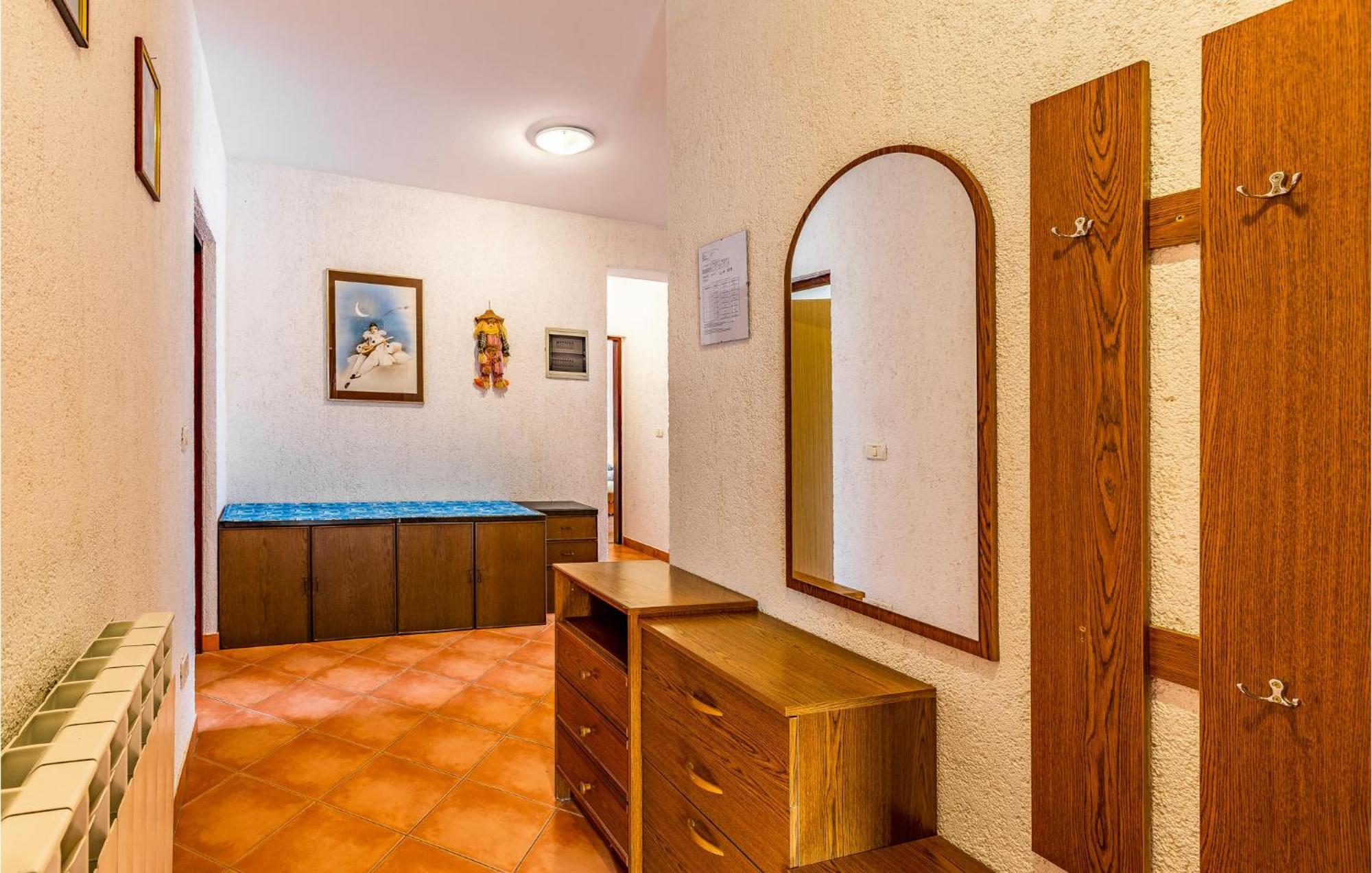 Gorgeous Apartment In Pula With Kitchen Buitenkant foto